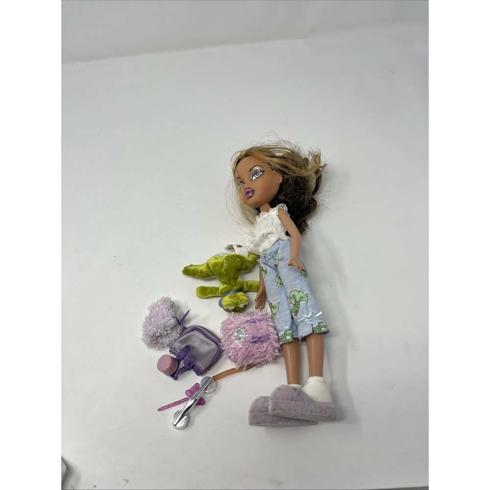 Vintage 2001  Bratz Slumber Party Yasmin With Some Pajama Accessories Incomplete